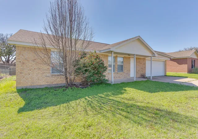 image of 306 Kathy Ln, Granbury, TX 76049 | MLS# 21210319