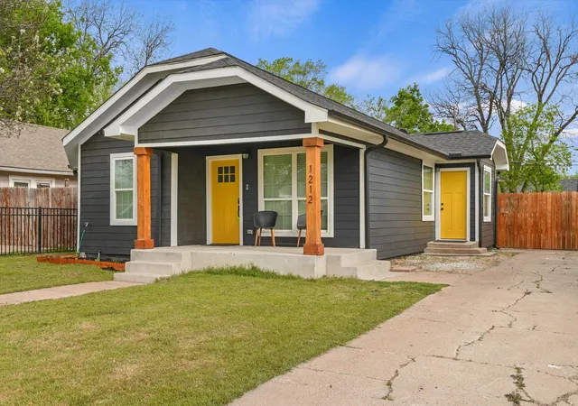 Photo 1 of Sale Pending at 1212 Woodland Ave, Fort Worth, TX 76110 | MLS# 21221016 | Listing updated on 2026-08-03