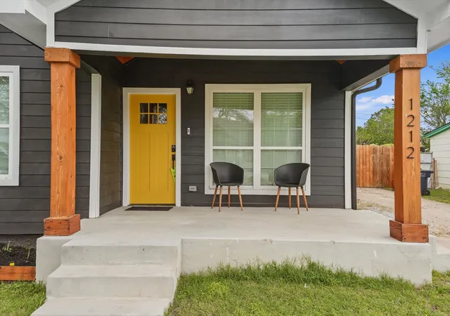 Photo 2 of Sale Pending at 1212 Woodland Ave, Fort Worth, TX 76110 | MLS# 21221016 | Listing updated on 2026-08-03