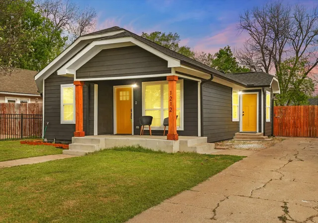 Photo 3 of Sale Pending at 1212 Woodland Ave, Fort Worth, TX 76110 | MLS# 21221016 | Listing updated on 2026-08-03