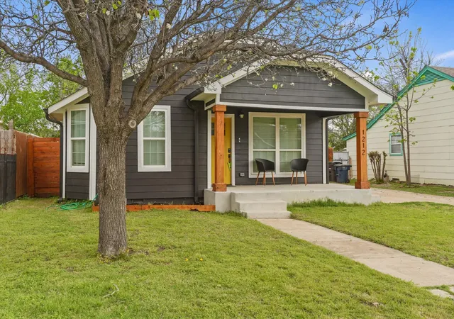 Photo 3 of Sale Pending at 1212 Woodland Ave, Fort Worth, TX 76110 | MLS# 21221016 | Listing updated on 2026-08-03