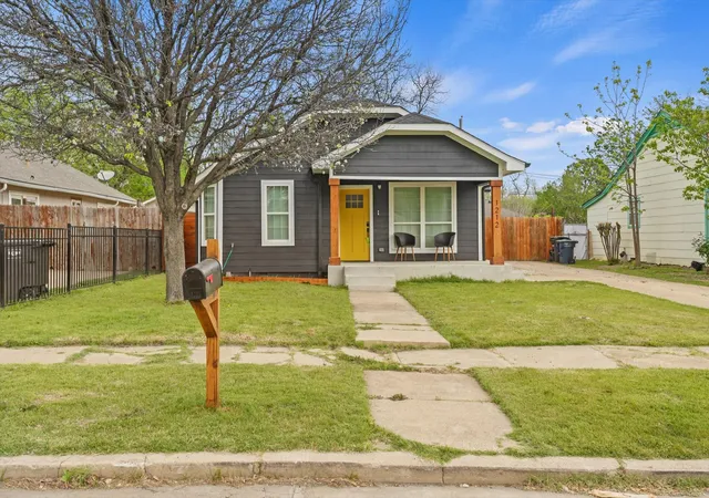 Photo 4 of Sale Pending at 1212 Woodland Ave, Fort Worth, TX 76110 | MLS# 21221016 | Listing updated on 2026-08-03