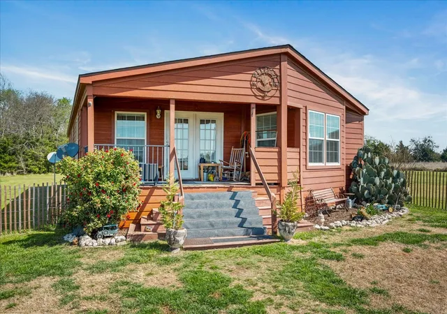 Photo 4 of House for sale at 782 Fm 1564 E, Greenville, TX 75402 | MLS# 21219690 | Listing updated on 2026-09-16