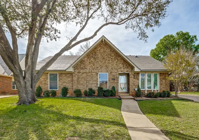 1st image of 504 Chaffee Dr, Arlington, TX 76006 | MLS# 21220859