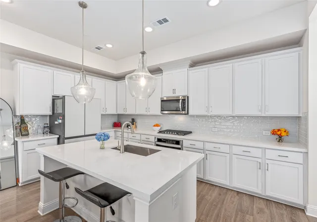 Photo 2 of Townhouse for sale at 300 Colusa St, Lewisville, TX 75056 | MLS# 21220832 | Listing updated on 2026-08-28