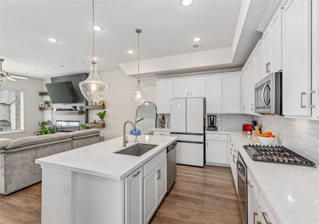 Photo 3 of Townhouse for sale at 300 Colusa St, Lewisville, TX 75056 | MLS# 21220832 | Listing updated on 2026-08-28