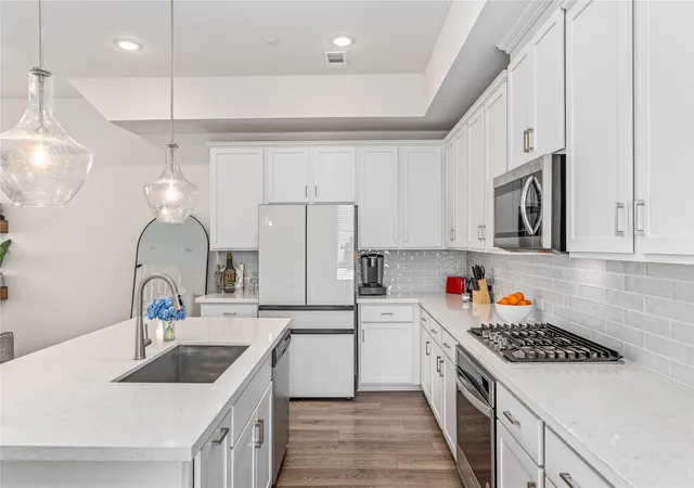 Photo 4 of Townhouse for sale at 300 Colusa St, Lewisville, TX 75056 | MLS# 21220832 | Listing updated on 2026-08-28