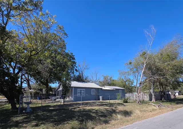 Photo 33 of Sale Pending at 409 E Houston St, Mexia, TX 76667 | MLS# 21199918 | Listing updated on 2026-09-01