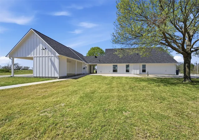Photo 4 of Single family home for sale at 248 Roan Ln, Sherman, TX 75090 | MLS# 21208836 | Listing updated on 2026-07-20