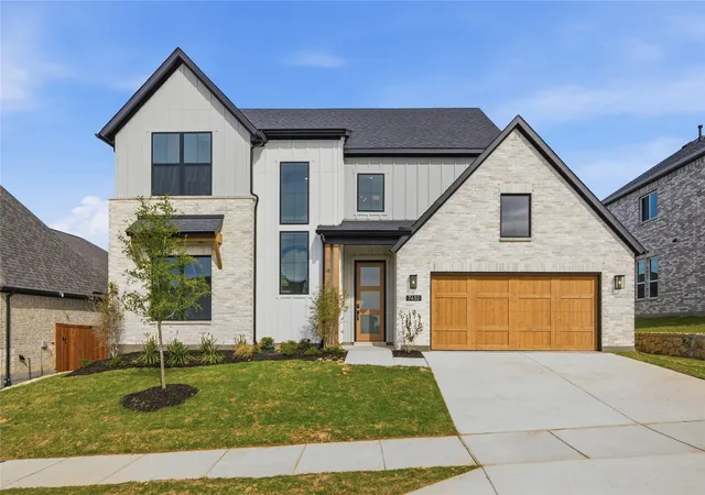 Photo 1 of Sale Pending at 7432 Wayward Wind Wy, Fort Worth, TX 76179 | MLS# 21221213 | Listing updated on 2026-08-27