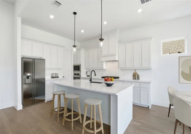 Photo 3 of Sale Pending at 7432 Wayward Wind Wy, Fort Worth, TX 76179 | MLS# 21221213 | Listing updated on 2026-08-27