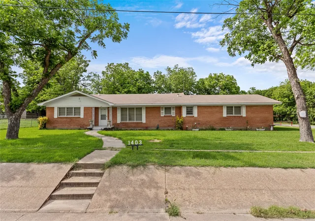 Homes for sale in Clifton, TX | 1403 W 5th St, Clifton, TX 76634 | MLS# 21221247