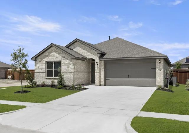 Photo 2 of Single family home for sale at 114 Bandit Trl, Terrell, TX 75160 | MLS# 21221281 | Listing updated on 2026-10-01