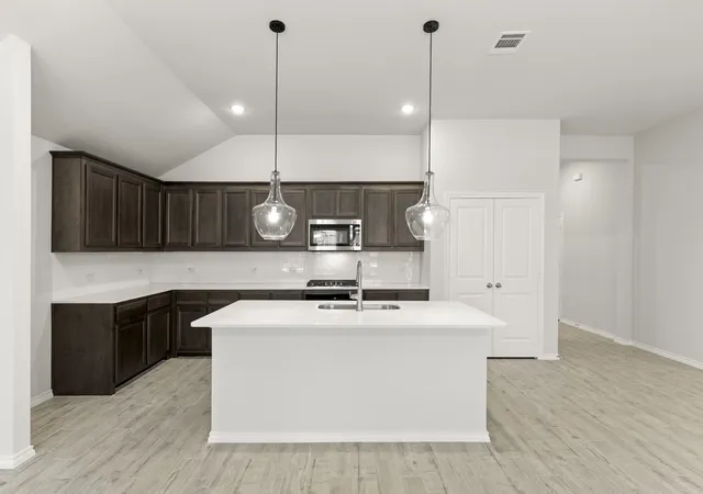 Photo 3 of Single family home for sale at 114 Bandit Trl, Terrell, TX 75160 | MLS# 21221281 | Listing updated on 2026-10-01