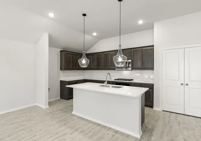 Photo 3 of Single family home for sale at 114 Bandit Trl, Terrell, TX 75160 | MLS# 21221281 | Listing updated on 2026-10-01
