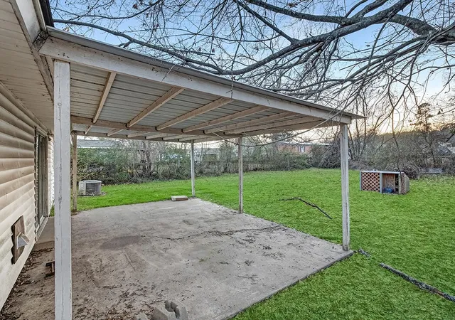 Photo 3 of Single family home for sale at 224 Shellwood Dr, Wake Village, TX 75501 | MLS# 21221294 | Listing updated on 2026-08-22