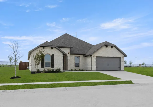 Photo 2 of Single family home for sale at 1121 Nighthawk Dr, Justin, TX 76247 | MLS# 21221341 | Listing updated on 2026-10-01