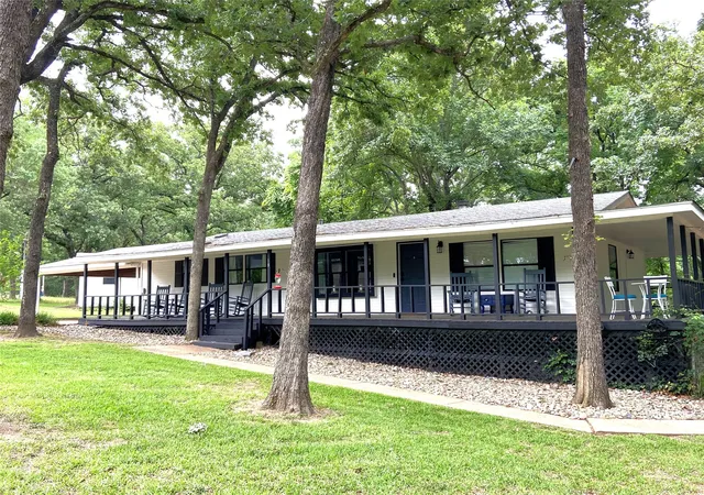 Photo 1 of Single family home for sale at 184 Beachwood Dr, Mabank, TX 75156 | MLS# 21220726 | Listing updated on 2026-07-06