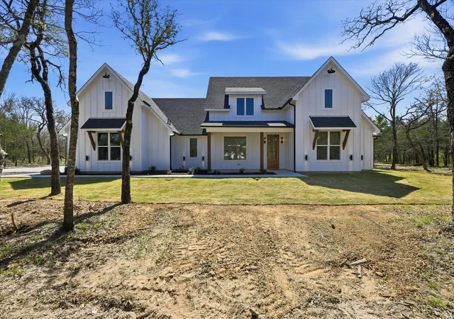 Photo 1 of Single family home for sale at 377 Oak Cove Ct, Sunset, TX 76270 | MLS# 21220904 | Listing updated on 2026-08-26