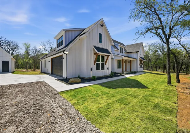 Photo 2 of Single family home for sale at 377 Oak Cove Ct, Sunset, TX 76270 | MLS# 21220904 | Listing updated on 2026-08-26