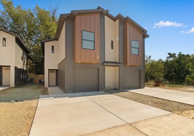 Homes for sale in Fort Worth, TX | 2644 46 Hutchinson St, Fort Worth, TX 76106 | MLS# 21221604