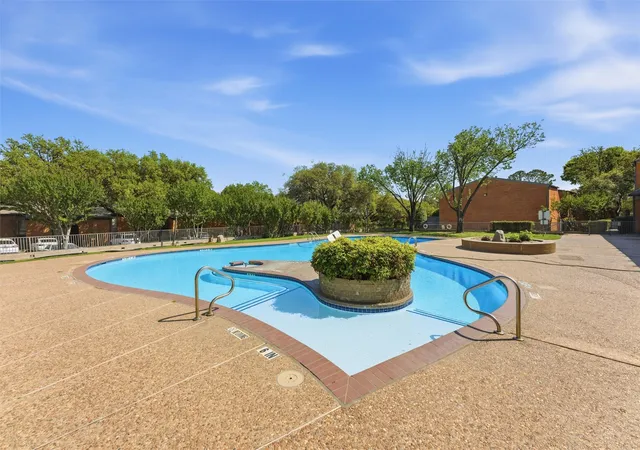 Homes for sale in Grand Prairie, TX | 558 E Avenue J #D, Grand Prairie, TX 75050 | MLS# 21220132