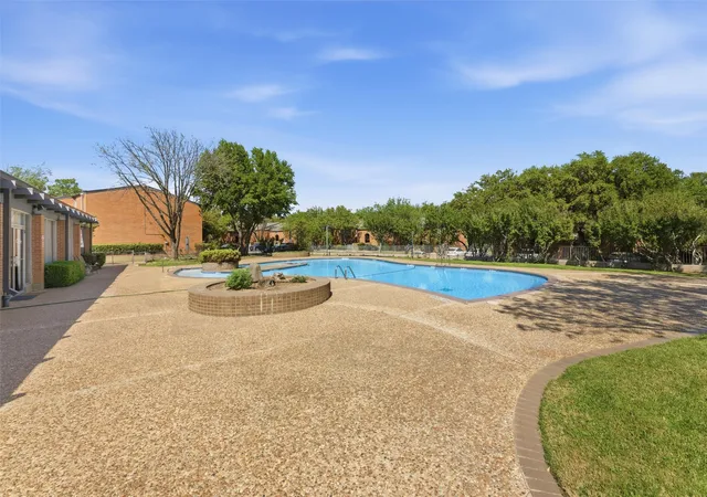 Homes for sale in Grand Prairie, TX | 558 E Avenue J #D, Grand Prairie, TX 75050 | MLS# 21220132
