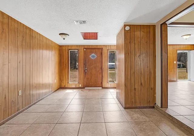 Photo 3 of Single family home for sale at 187 Alan St, Texarkana, TX 75501 | MLS# 21221660 | Listing updated on 2026-08-22
