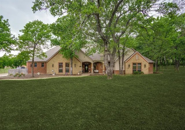 Photo 2 of Multi family home for sale at 101 Oakwood Dr, Weatherford, TX 76086 | MLS# 21221676 | Listing updated on 2026-08-03