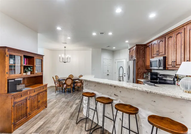 Photo 3 of House for sale at 101 Oakwood Dr, Weatherford, TX 76086 | MLS# 21221676 | Listing updated on 2026-08-03
