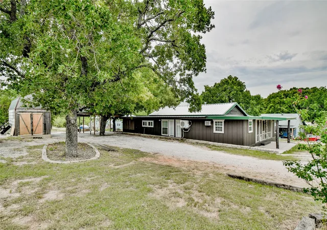 Photo 3 of Single family home for sale at 5711 Flint Dr, Granbury, TX 76048 | MLS# 21221008 | Listing updated on 2026-10-05