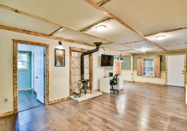 Photo 4 of Single family home for sale at 5711 Flint Dr, Granbury, TX 76048 | MLS# 21221008 | Listing updated on 2026-10-05