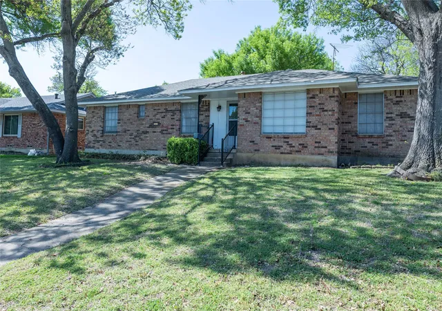 Photo 1 of Single family home for sale at 1860 Meadow Valley Ln, Dallas, TX 75232 | MLS# 21221475 | Listing updated on 2026-09-29