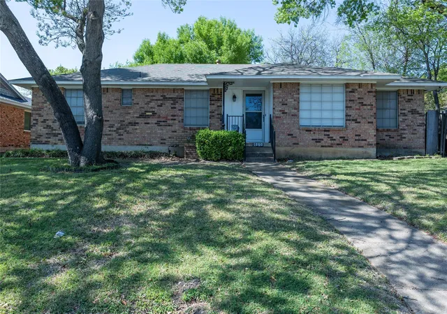 Photo 2 of Single family home for sale at 1860 Meadow Valley Ln, Dallas, TX 75232 | MLS# 21221475 | Listing updated on 2026-09-29