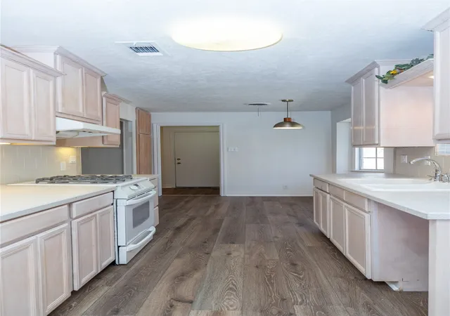 Photo 4 of Single family home for sale at 1860 Meadow Valley Ln, Dallas, TX 75232 | MLS# 21221475 | Listing updated on 2026-09-29