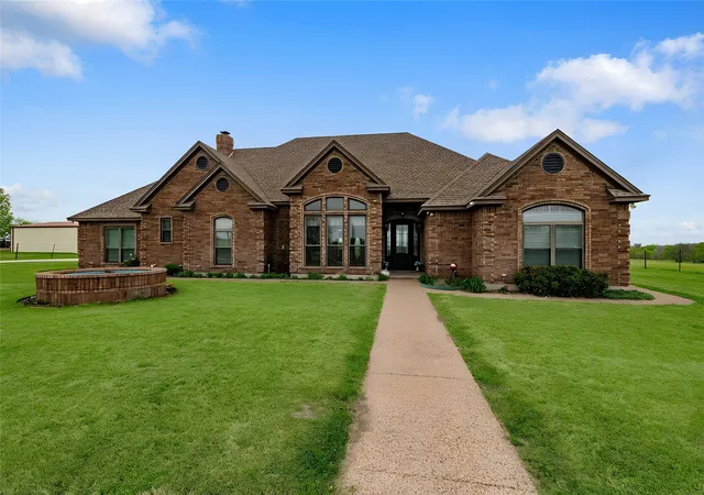 Photo 4 of House for sale at 13435 Jackson Rd, Krum, TX 76249 | MLS# 21221869 | Listing updated on 2026-08-21