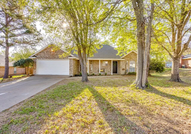 Photo 2 of Single family home for sale at 615 Rosewood Pl, Joshua, TX 76058 | MLS# 21221543 | Listing updated on 2026-07-08