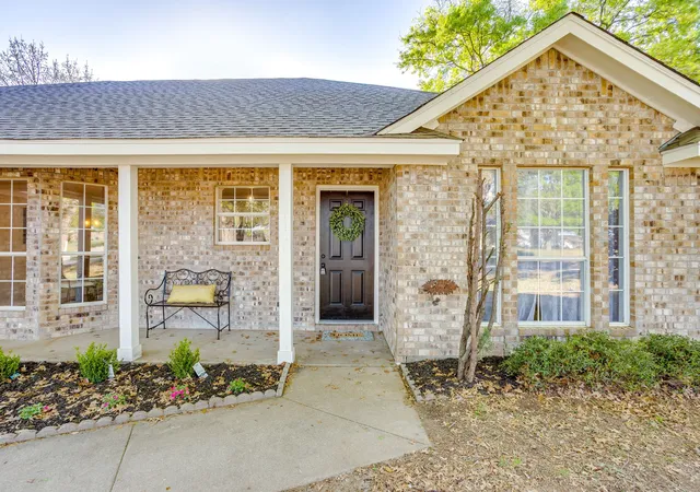 Photo 3 of Single family home for sale at 615 Rosewood Pl, Joshua, TX 76058 | MLS# 21221543 | Listing updated on 2026-07-08