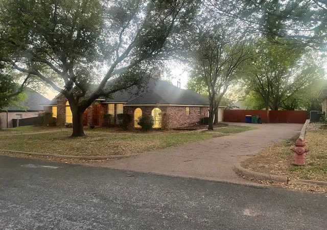 Homes for sale in Hillsboro, TX | 201 Chaparral Dr, Hillsboro, TX 76645 | MLS# 21221893