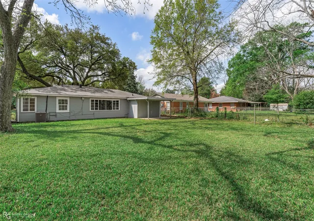 Photo 3 of Sale Pending at 2603 W Cavett Dr, Shreveport, LA 71104 | MLS# 21220943 | Listing updated on 2026-07-09