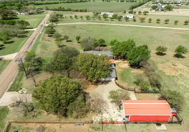 Photo 3 of Single family home for sale at 1840 Val Verde Rd, Mc Gregor, TX 76657 | MLS# 21221930 | Listing updated on 2026-08-23