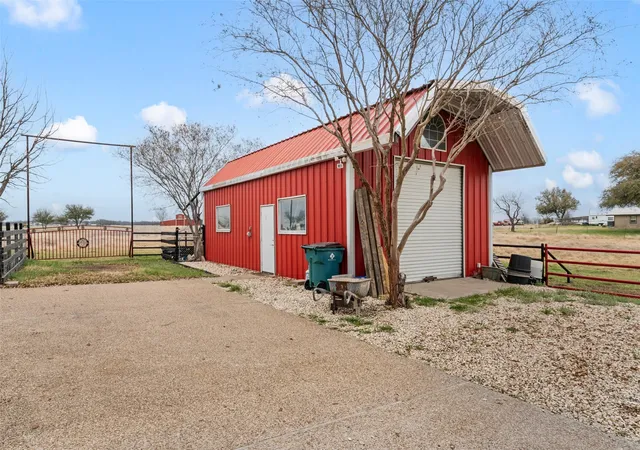 Photo 4 of Single family home for sale at 1840 Val Verde Rd, Mc Gregor, TX 76657 | MLS# 21221930 | Listing updated on 2026-08-23