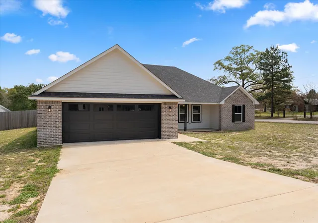 Photo 2 of Single family home for sale at 371 County Road 2462, Mineola, TX 75773 | MLS# 21221955 | Listing updated on 2026-09-23