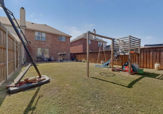 Photo 4 of Sale Pending at 1321 Illinois Ave, Lancaster, TX 75134 | MLS# 21221232 | Listing updated on 2026-08-04