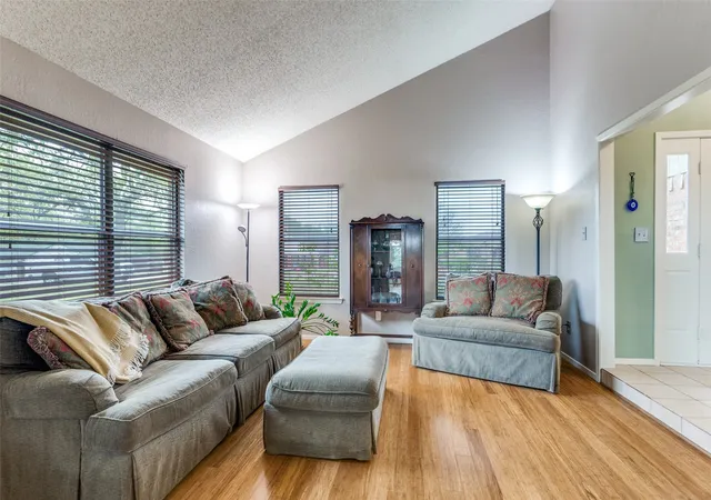 Photo 4 of Single family home for sale at 9714 Windsor Cir, Fort Worth, TX 76140 | MLS# 21221639 | Listing updated on 2026-08-31