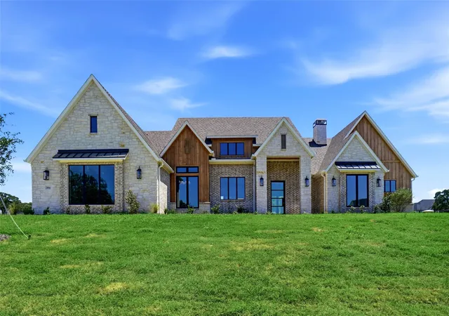 Photo 1 of Single family home for sale at 2016 Pinetree, Weatherford, TX 76087 | MLS# 21222151 | Listing updated on 2026-08-19