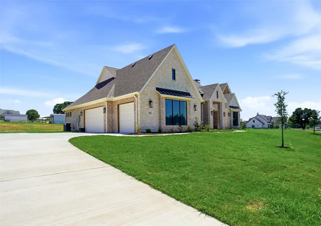 Photo 2 of Single family home for sale at 2016 Pinetree, Weatherford, TX 76087 | MLS# 21222151 | Listing updated on 2026-08-19