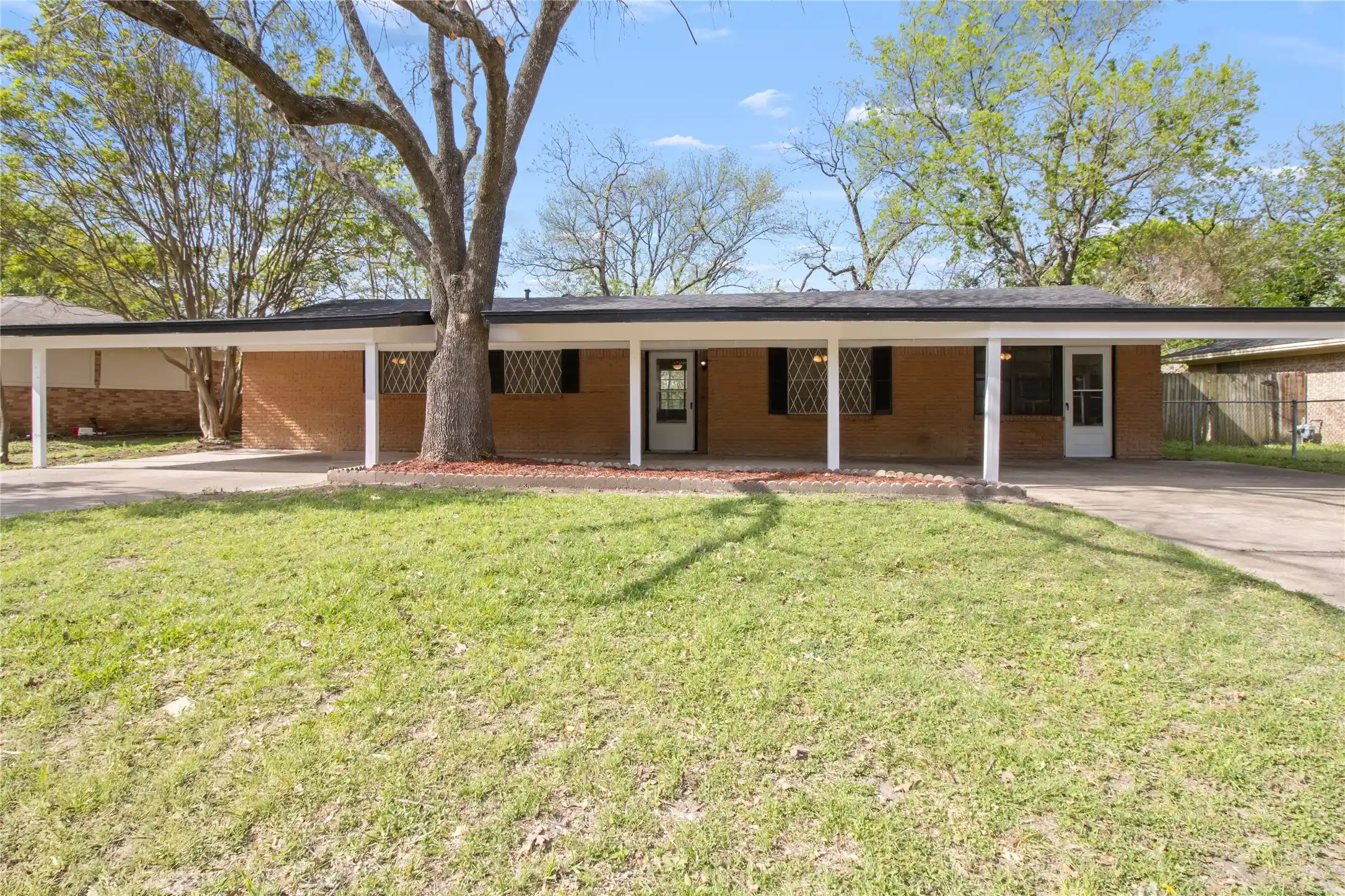 Photo 1 of Single family home for sale at 3528 N Beaton St, Corsicana, TX 75110 | MLS# 21205690 | Listing updated on 2026-10-24