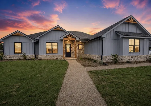 Photo 2 of Single family home for sale at 224 Fox Run Ln, Waco, TX 76706 | MLS# 21222156 | Listing updated on 2026-07-17