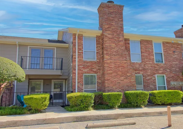 Homes for sale in Dallas, TX | 7510 Holly Hill Dr #105, Dallas, TX 75231 | MLS# 21222357